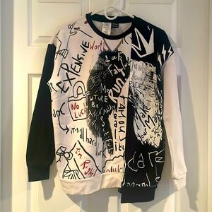 ✨Disney Her Universe Cruella
De Vil Sweatshirt size Large